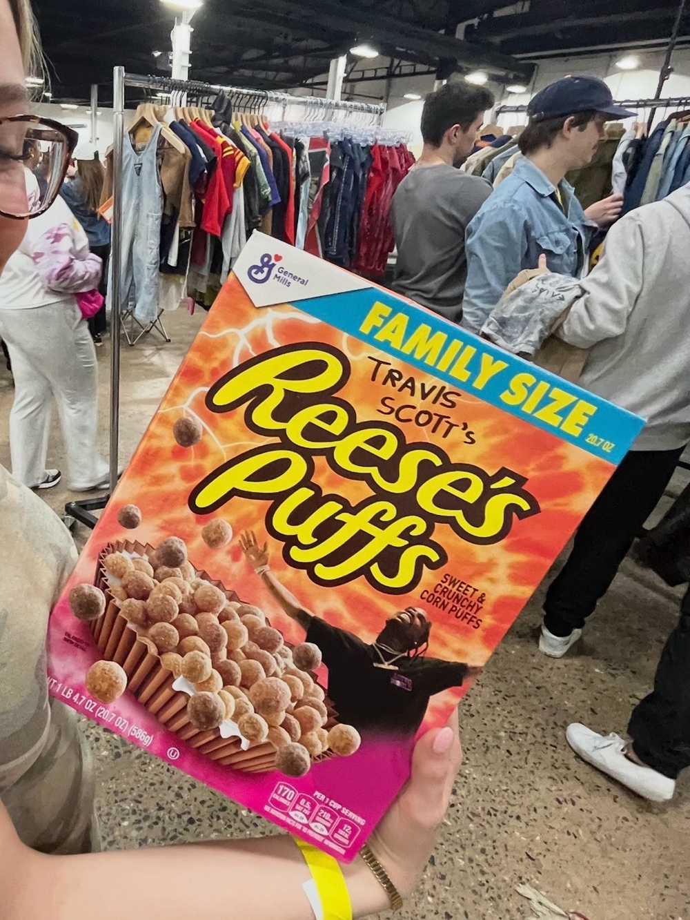 Travis Scott x Reese’s Puffs - Picture 2 of 2